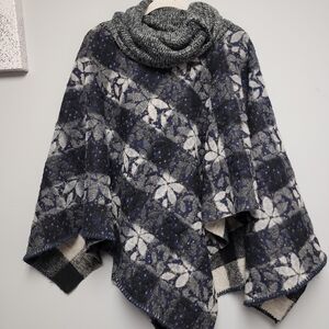 Anthropologie Wintertide Reversible Poncho One Size Plaid Floral
